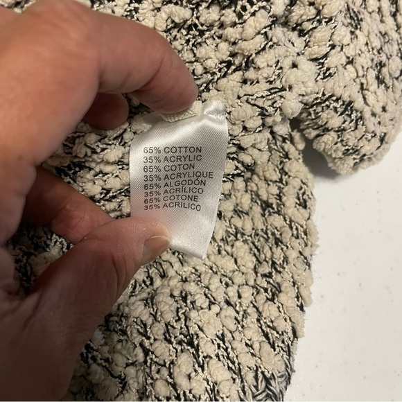 Fab'rik American Threads
Popcorn Yarn Super Cozy and Fluffy
Knit Hoodie size M/L - Picture 8 of 12